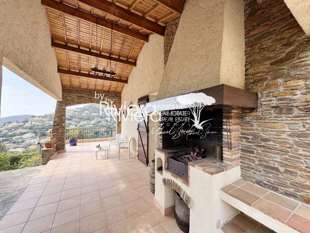 CAVALAIRE - Villa Vue Mer - 6 chambres - Double Garage. - photo 17