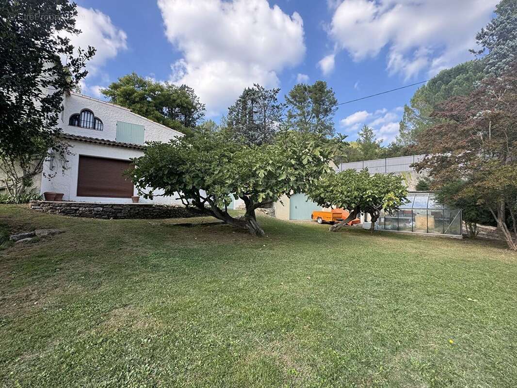 Maison à MEOUNES-LES-MONTRIEUX