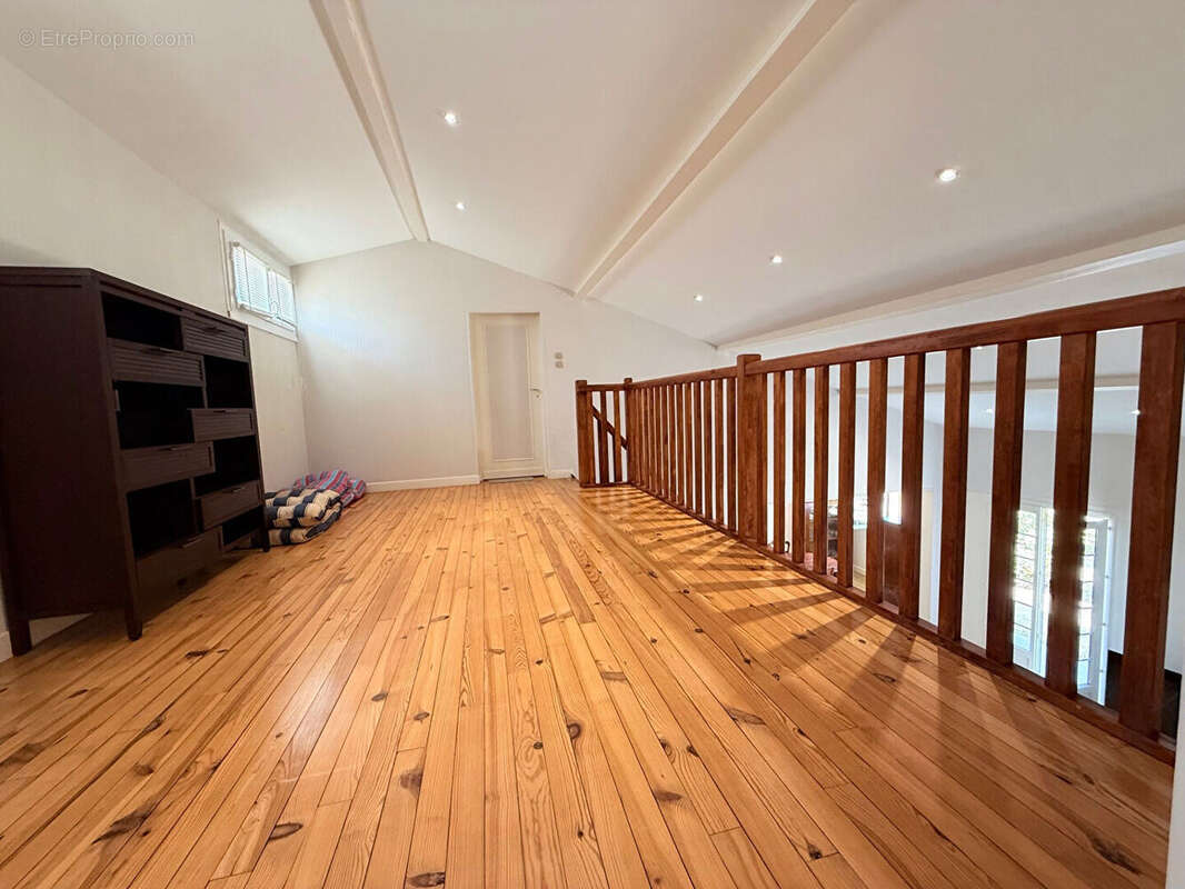 Maison 140m² à saint-denis-de-pile - photo 7