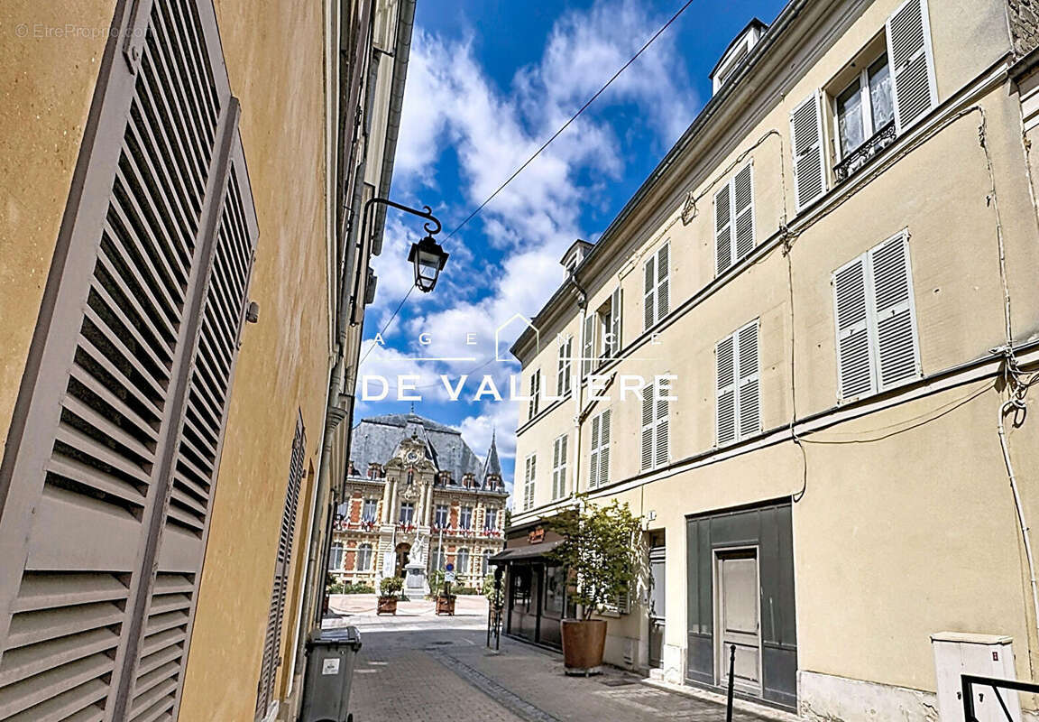 Rueil Malmaison - Centre - Coeur de ville -  2 pièces 34.2 m2 carrez 55.6 m2 au sol - photo 13