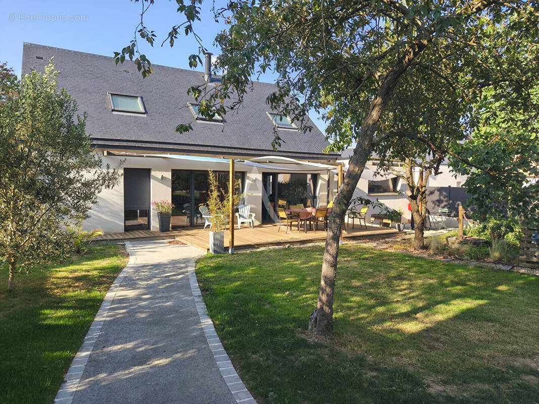 Maison à MESLAY-DU-MAINE