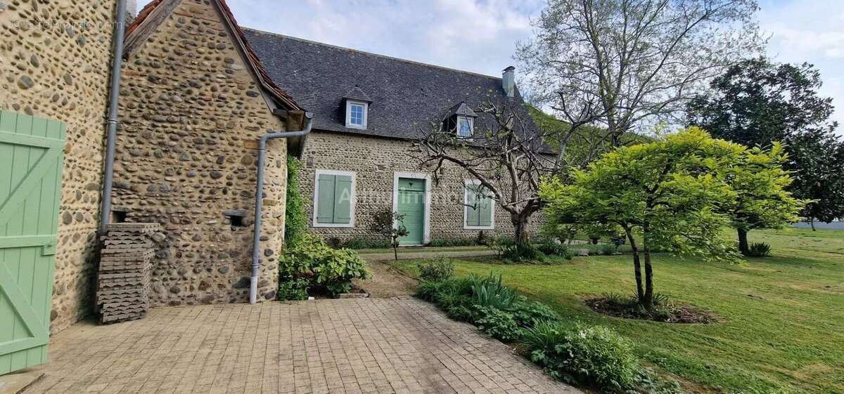 Maison à ARTIGUELOUVE