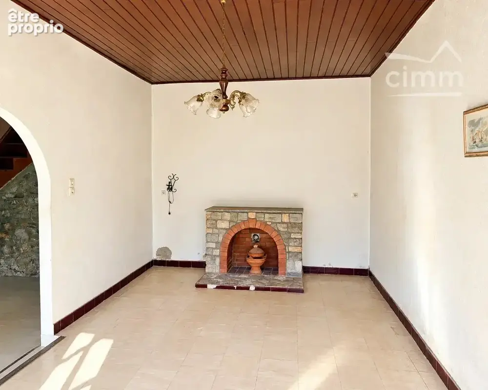 Saint-Nazaire-les-Eymes – Maison de village en pierre de 105 m² avec jardin - photo 5