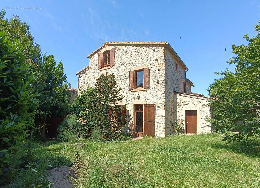 Maison en pierre avec jardin et grange - photo 5