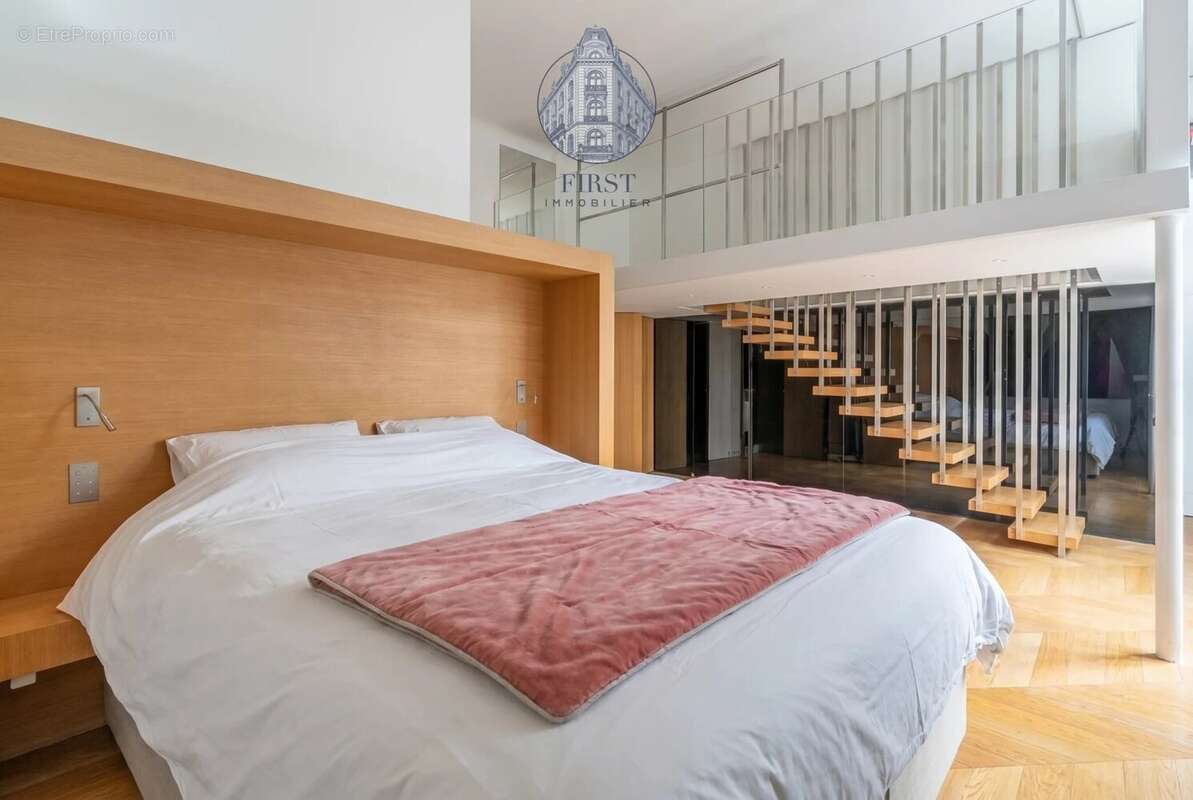 Appartement à PARIS-8E