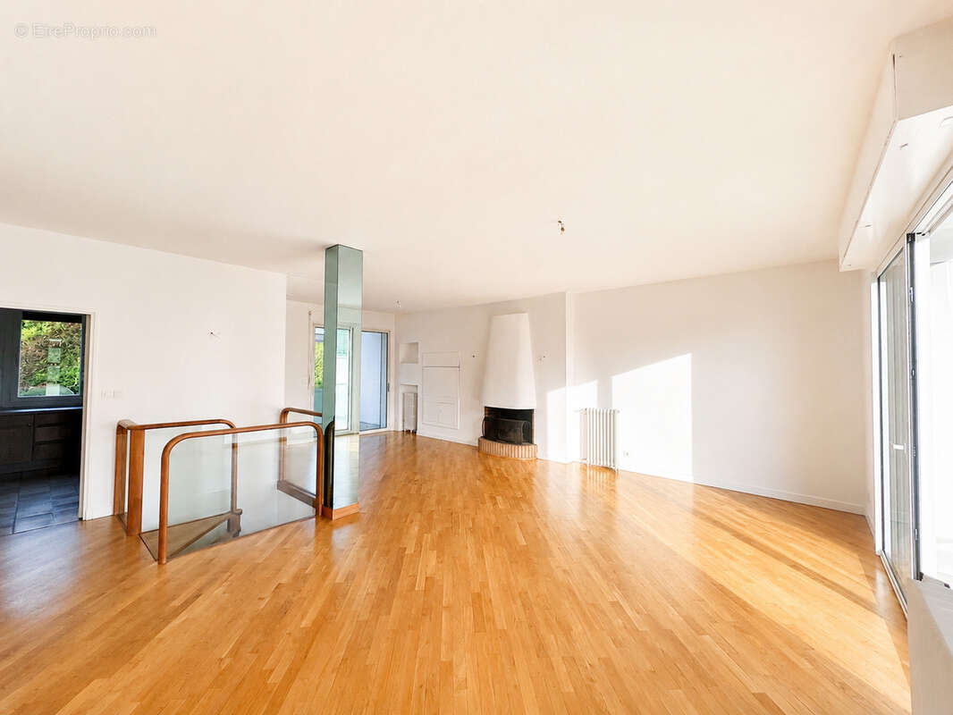 COTE PAVE - Villa T5 de 145m2 + 57 m2 d'annexes - photo 2