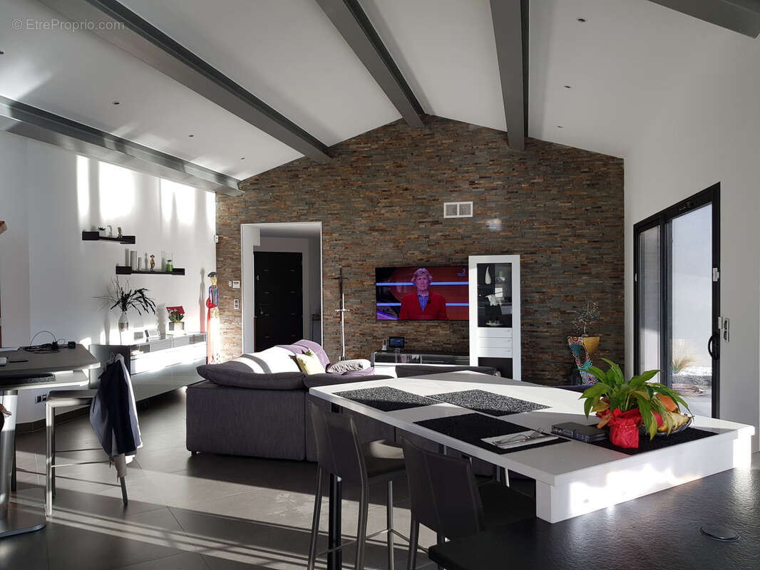 Maison à SAINTE-CECILE-LES-VIGNES