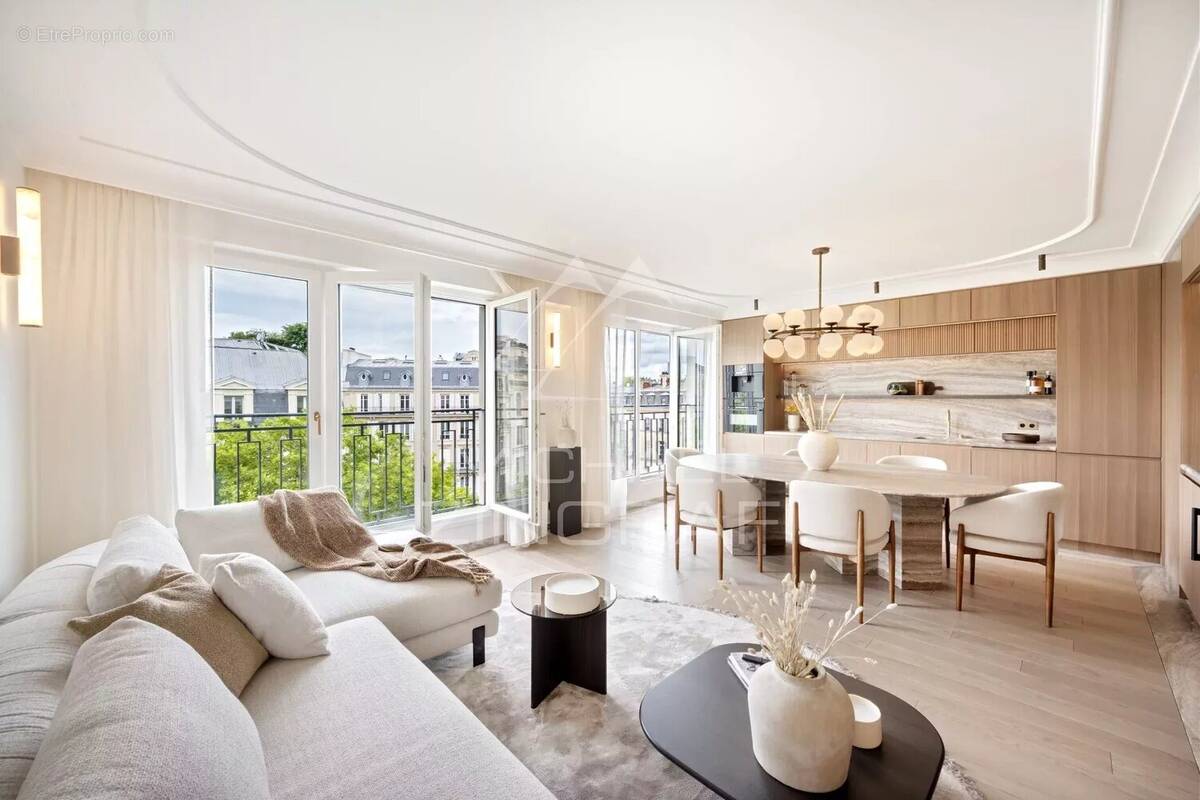 Appartement à PARIS-16E