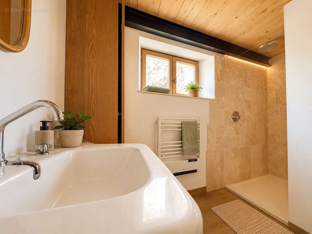 Appartement à REGUSSE