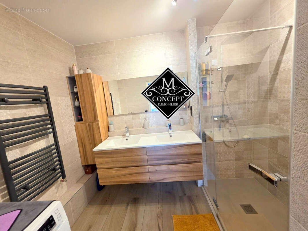 Appartement à POISY