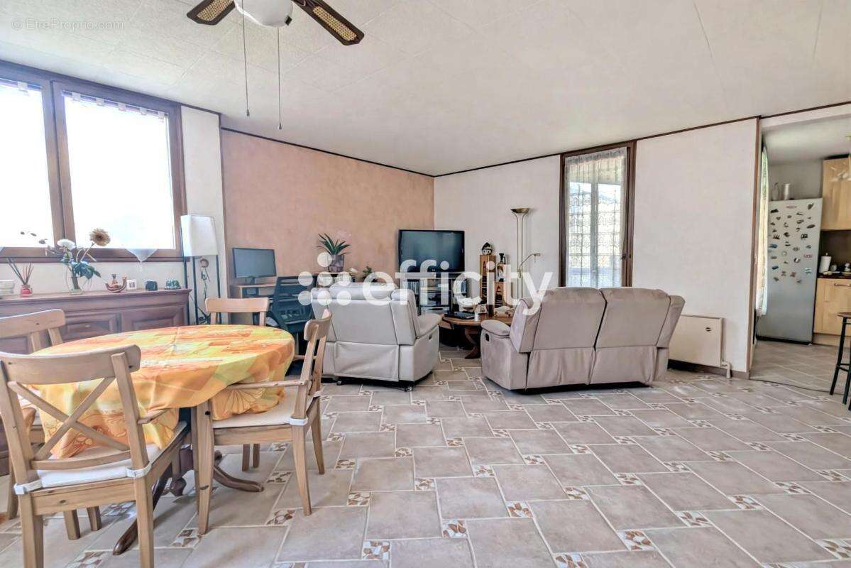 Appartement à LOGNES