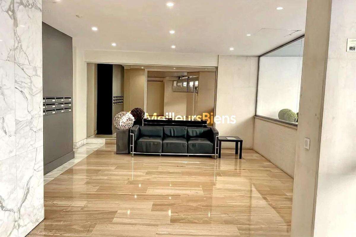 Appartement à PARIS-7E