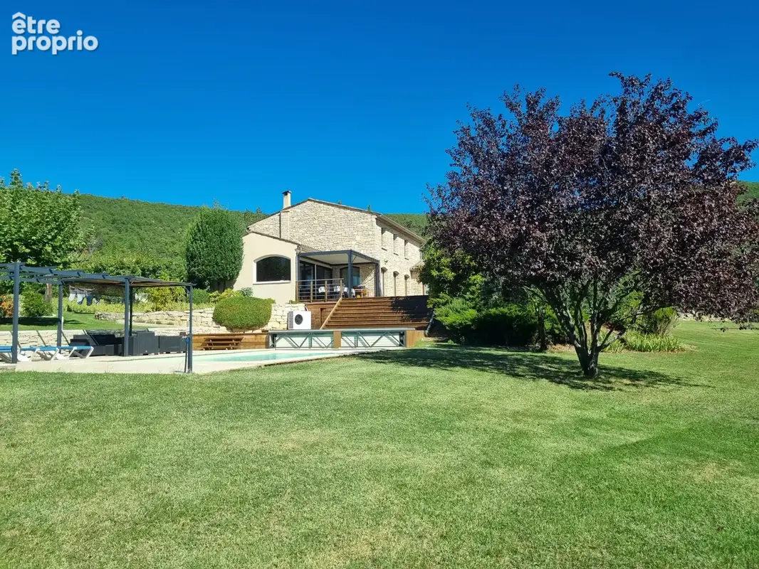 Maison avec terrain et piscine - photo 9