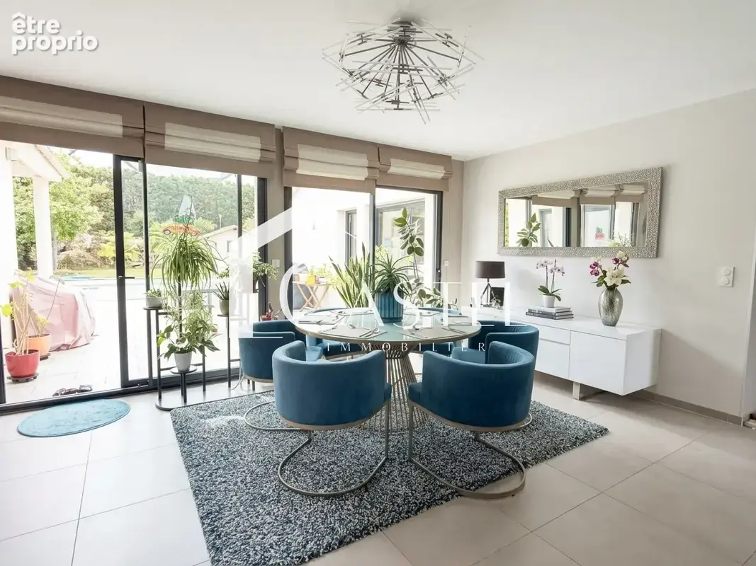Superbe villa contemporaine de 240 m2   6 chambres, grande piscine et terrasse couvertes - photo 7