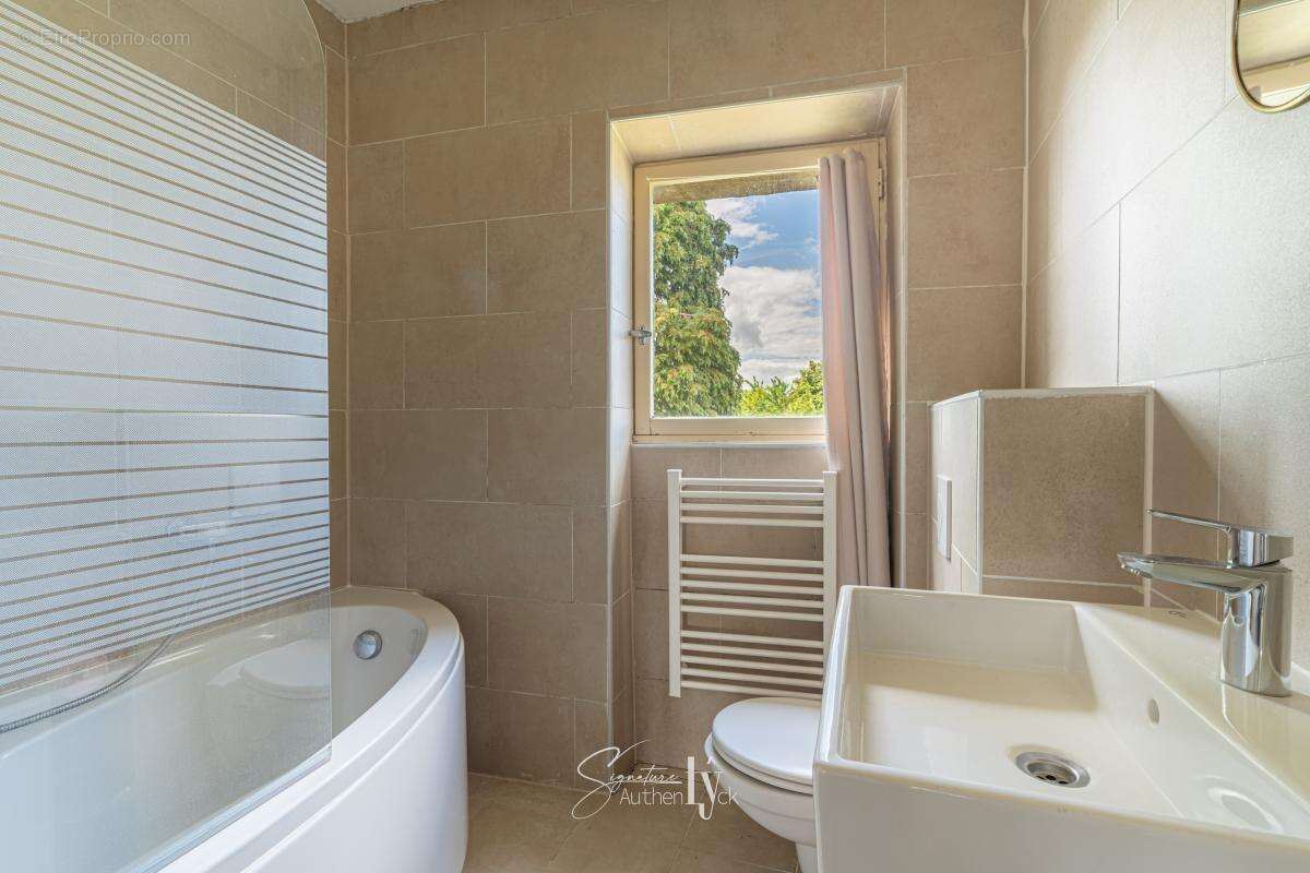 Maison 106 m² à Meuzac  - photo 4
