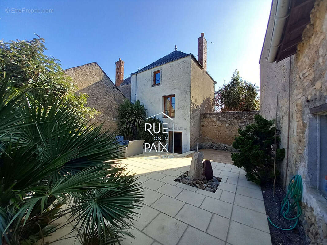 Maison à SAINT-LOUP-LAMAIRE