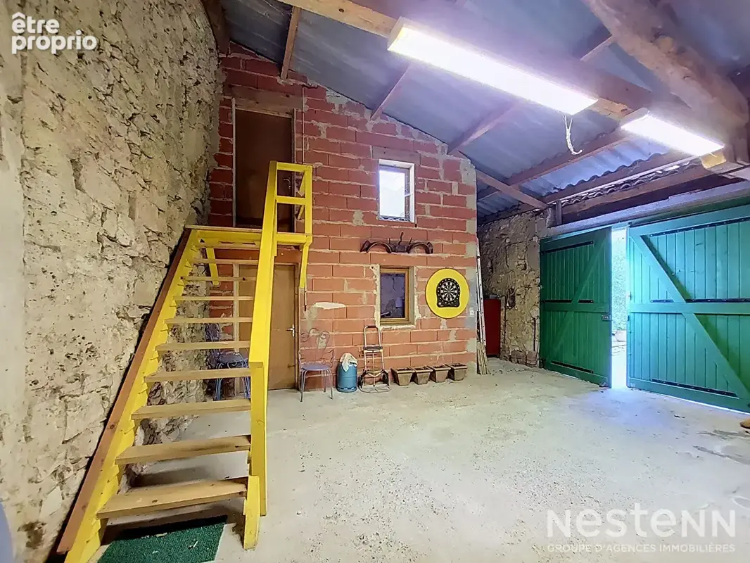 A vendre Maison de village en pierre de 173 m² avec garage et petit extérieur au coeur du village. - photo 18