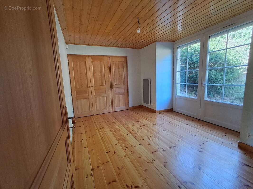 Maison 135 m² à Usson-En-Forez  - photo 8