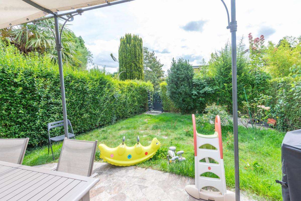 Maison à LA CELLE-SAINT-CLOUD