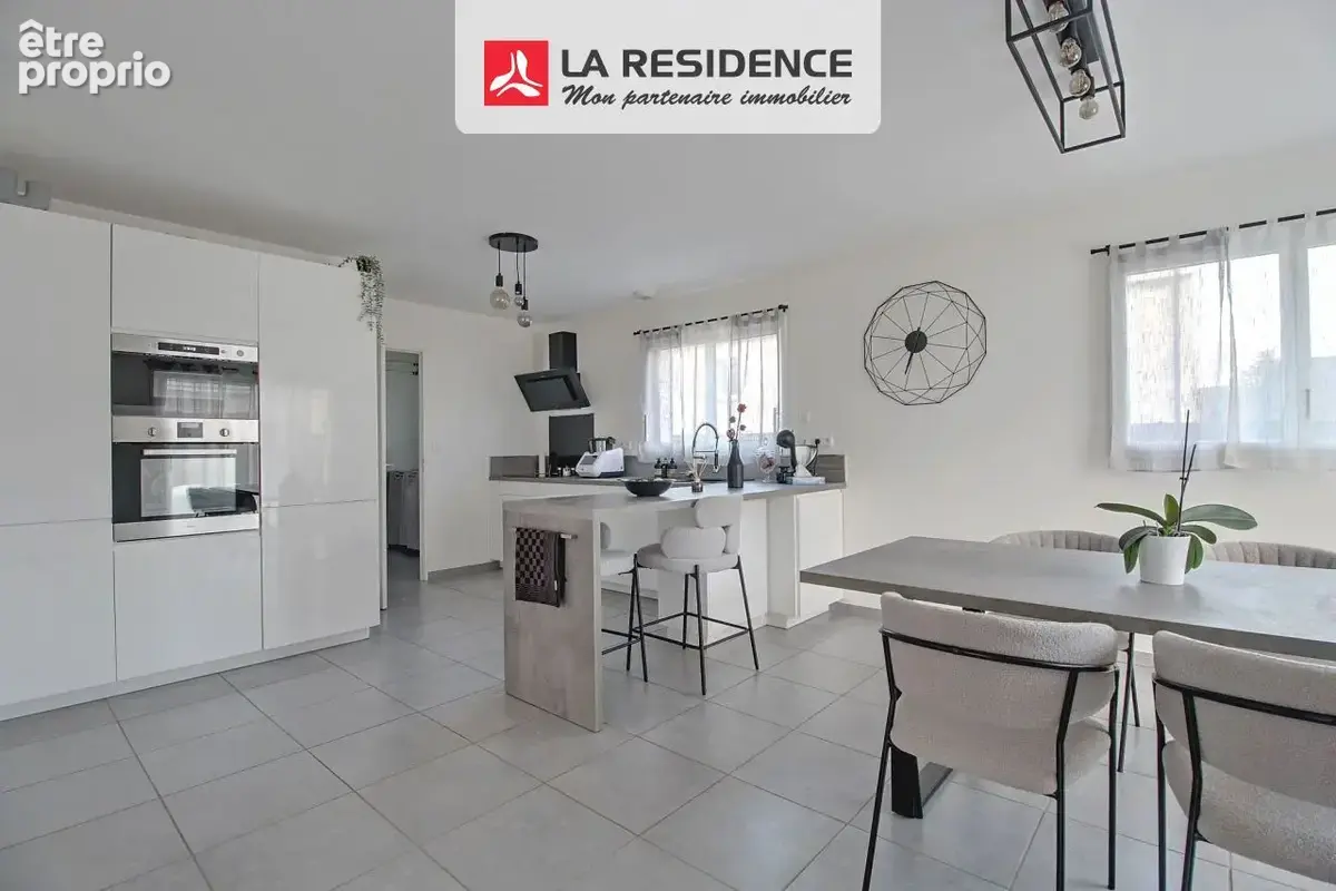Maison 5 pièces 117 m² à vendre à Saint-Etienne-Du-Rouvray (76800) - photo 2