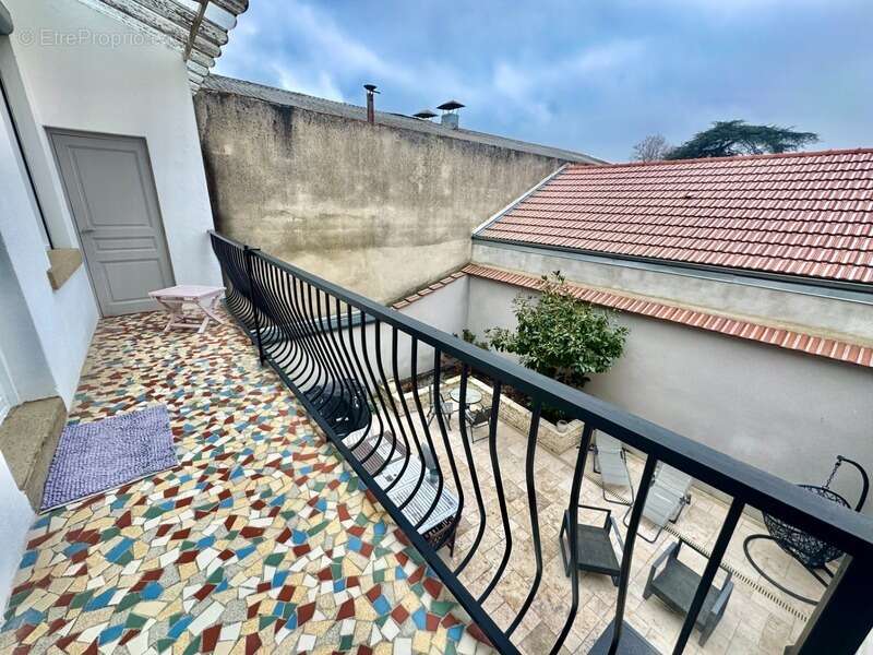 Roanne – maison type loft 95 m2 rénovée avec garage et cour privative - photo 5