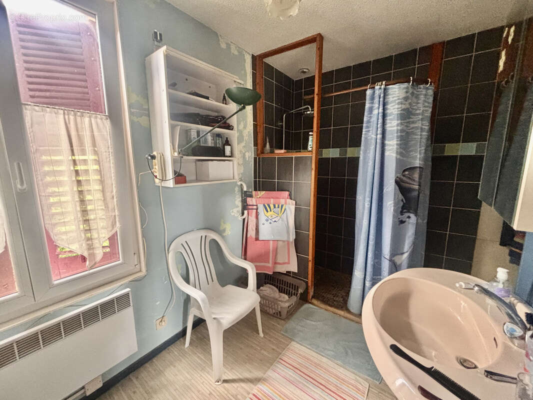 Cognin   Maison à rénover sur 1 049 m2 de terrain avec combles aménageables ! - photo 9
