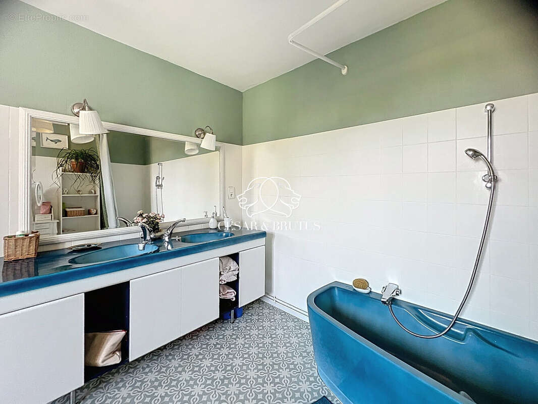 Maison 245 m² à Cordelle  - photo 7