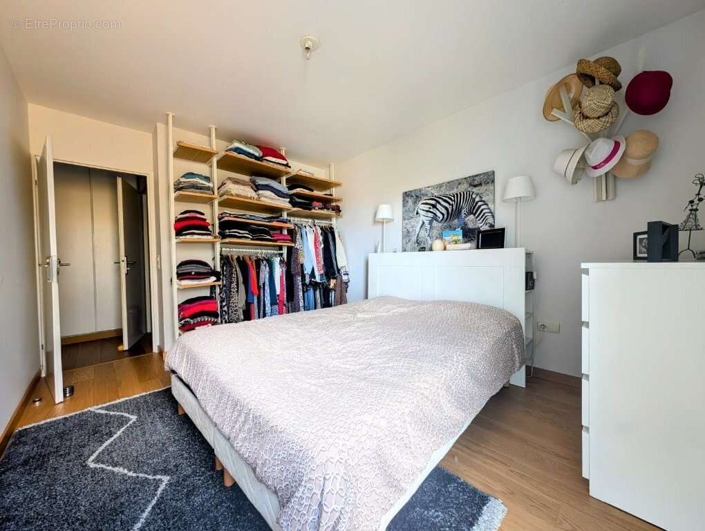 T4 d'exception en dernier étage avec 2 terrasses, garage et parking - photo 5