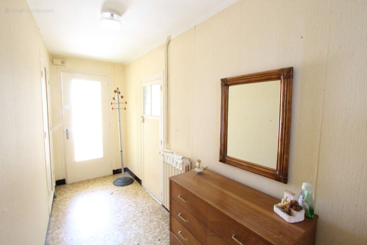 Campagne, maison T4 de 95 m2 avec deux garages et une grange, jardin - photo 8