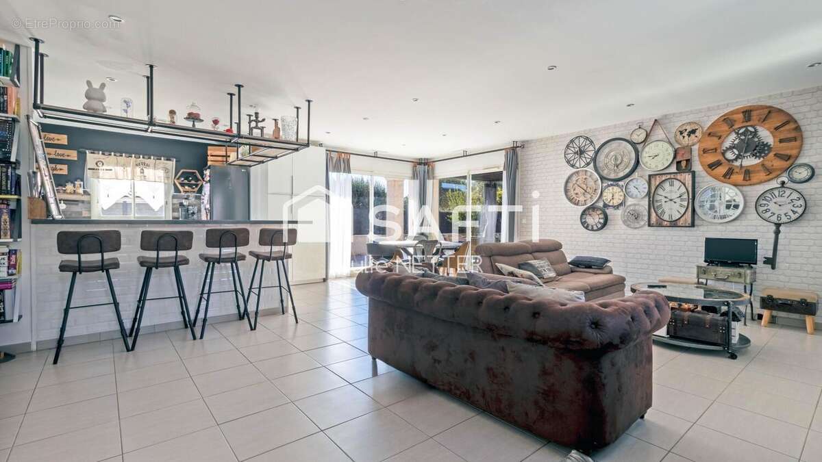 Photo 2 - Maison à ROQUEBRUNE-SUR-ARGENS