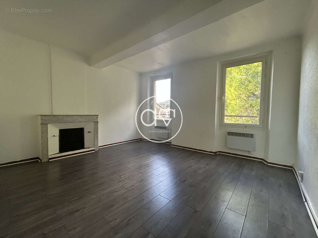 Appartement à CUERS