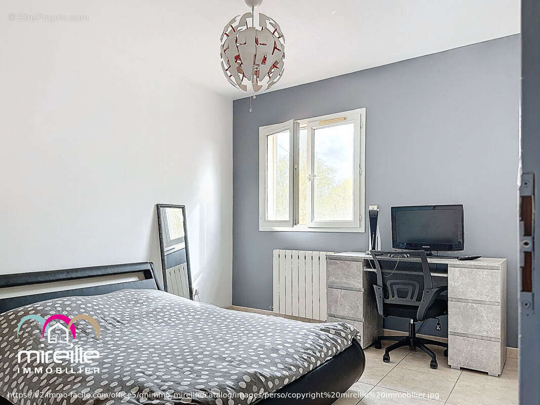 Maison à JONQUIERES-SAINT-VINCENT