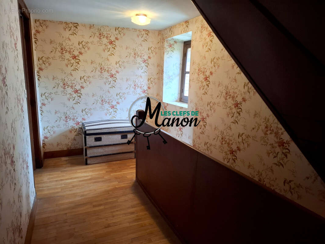 Maison à rénover 2 chambres petit terrain + grange - photo 7