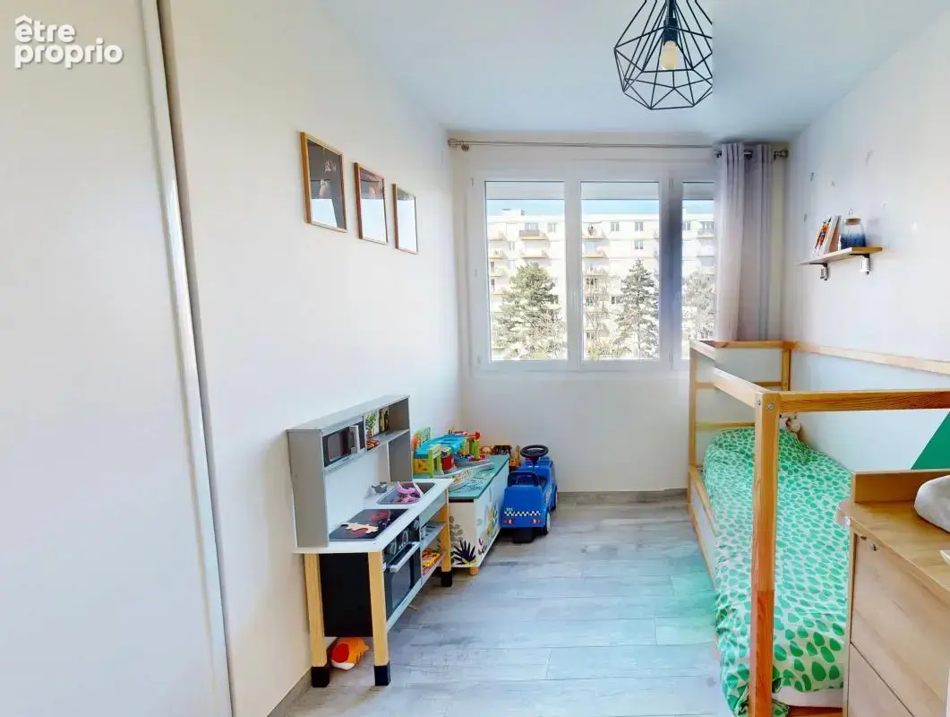 Bel appartement traversant rénové – lumineux – balcon – possibilité 3 chambres - photo 7