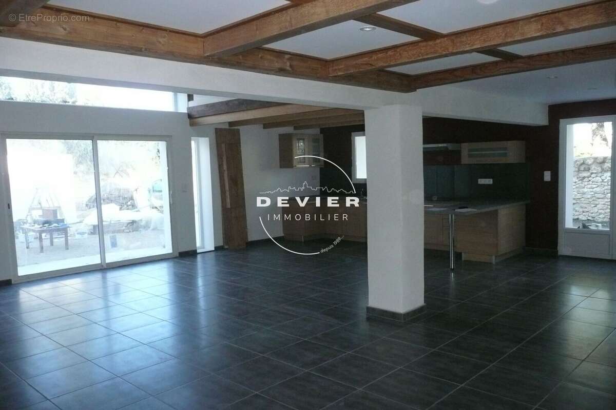 Maison à SAINT-GENIES-DES-MOURGUES