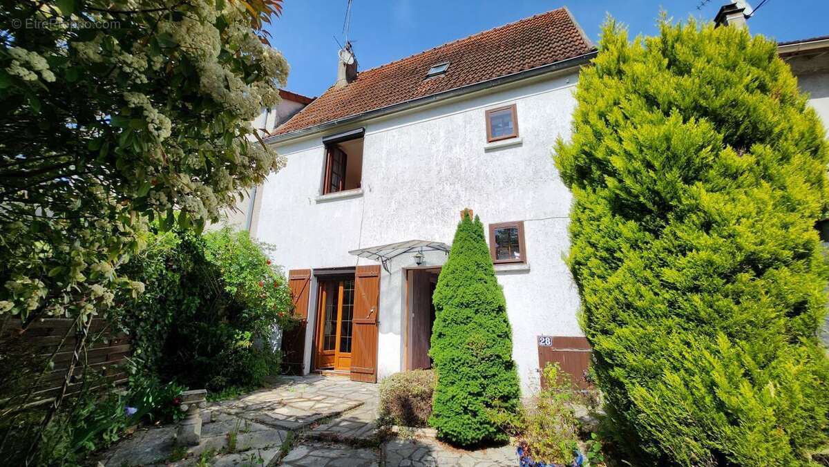 Maison à OLLAINVILLE