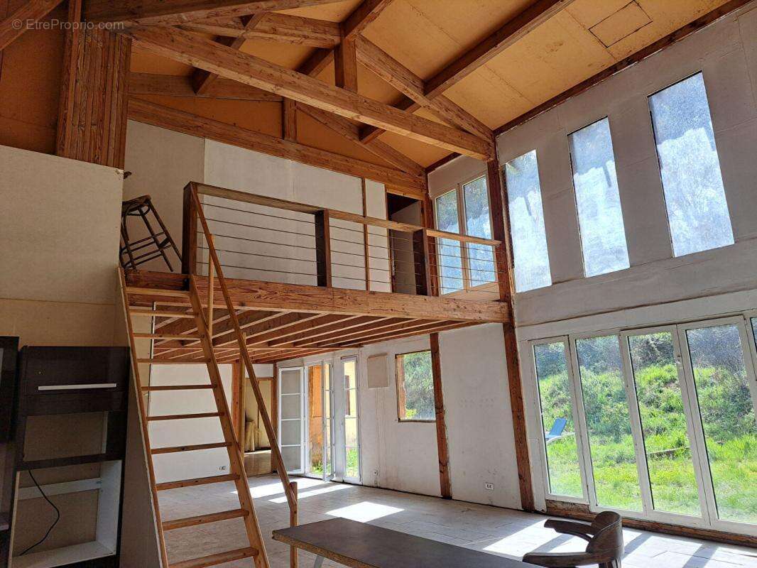 Maison à FIGANIERES