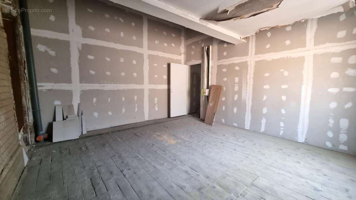 Appartement à COLLONGES-AU-MONT-D'OR