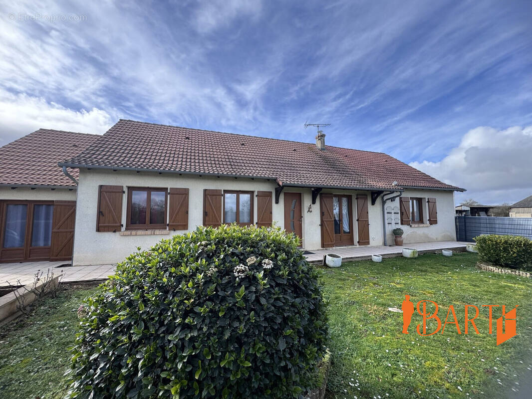 Maison à PLAIMPIED-GIVAUDINS