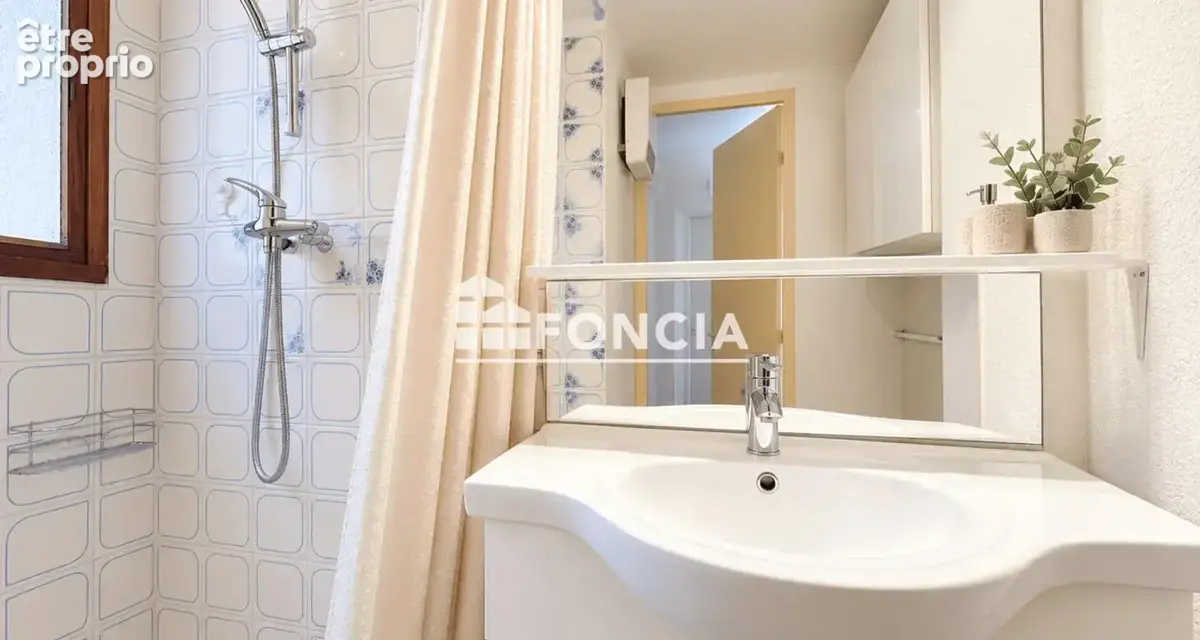LE CAP D'AGDE – Secteur La Pinède – T2 bis avec mezzanine, piscine et gardien - photo 8