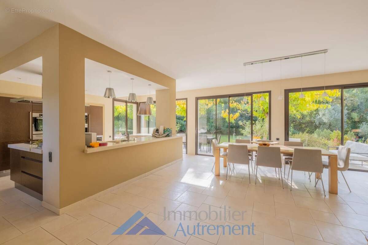 Maison à LE THOLONET