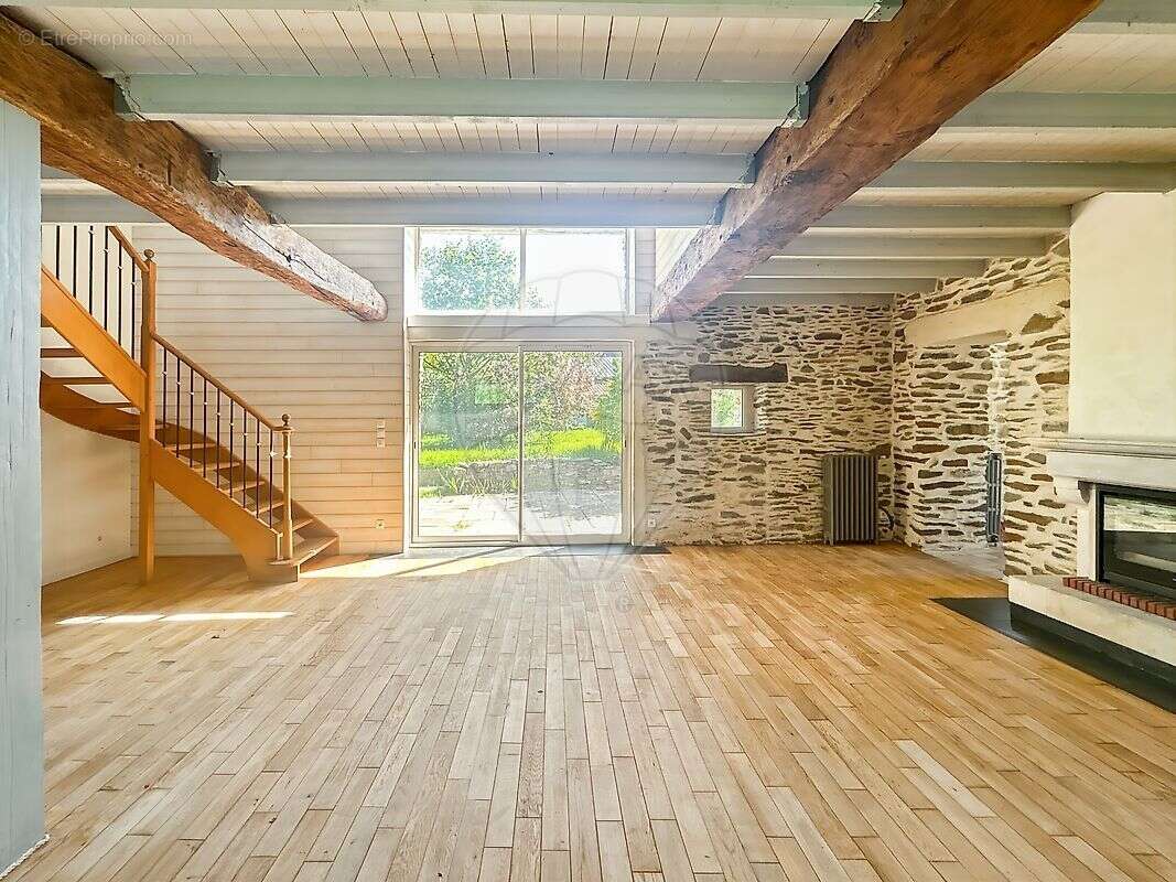 Maison à SAINTE-LUCE-SUR-LOIRE