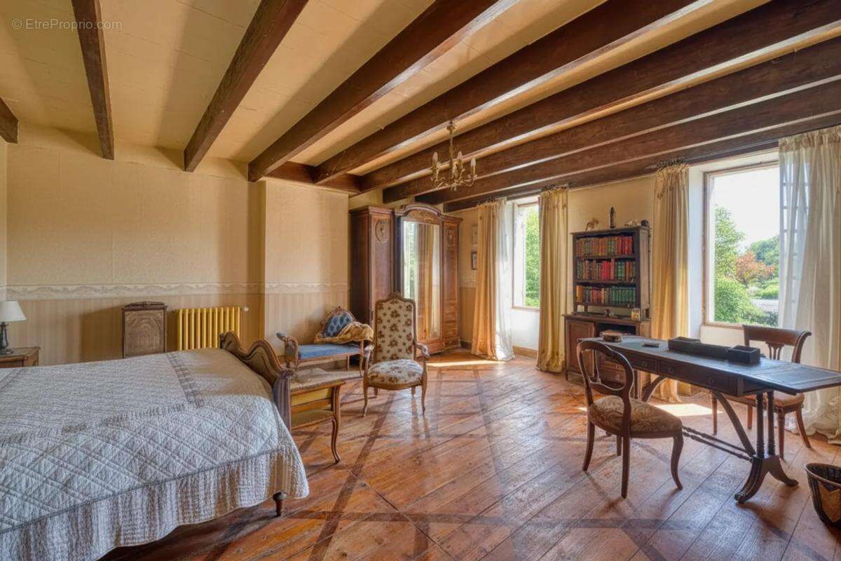 Maison de 8 pièces de 244 m² à Saint-Sever-de-Saintonge - photo 7