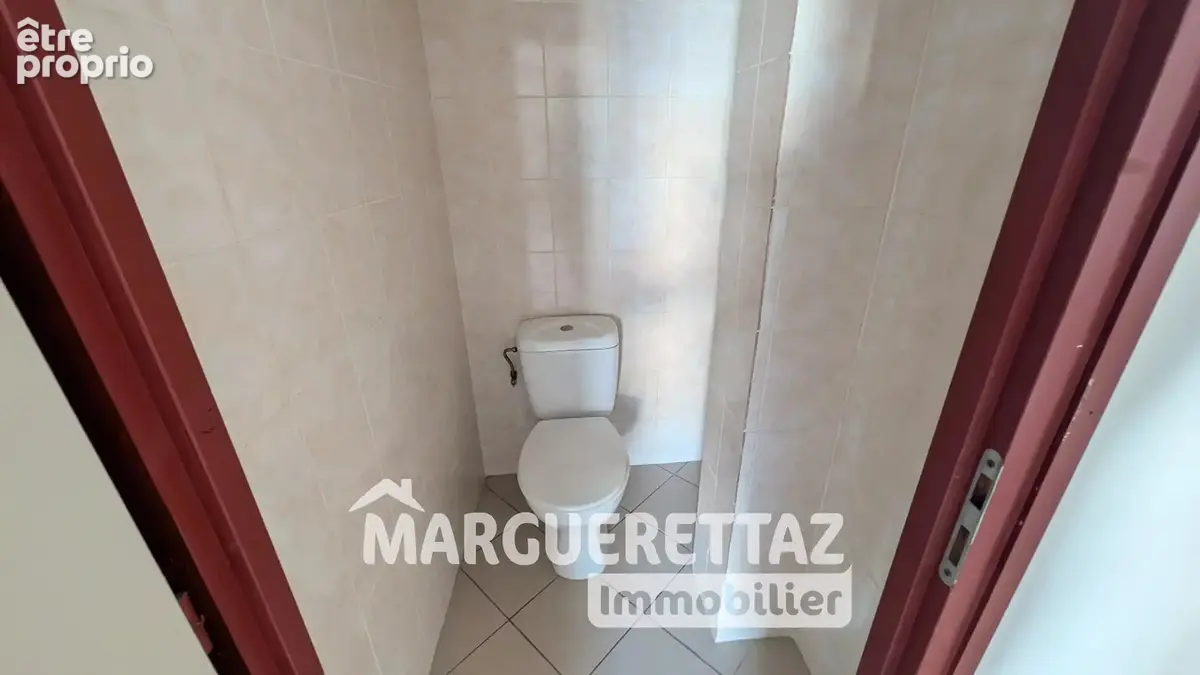 Appartement T2 + bureau, centre village - photo 8