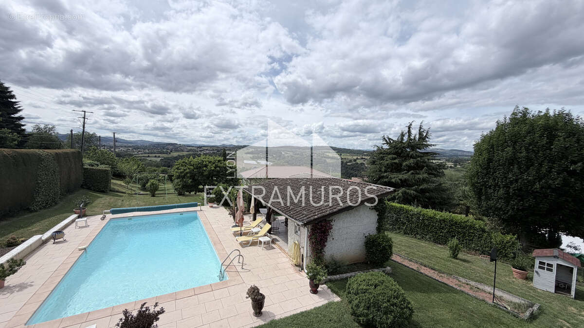 Maison à FLEURIEUX-SUR-L'ARBRESLE