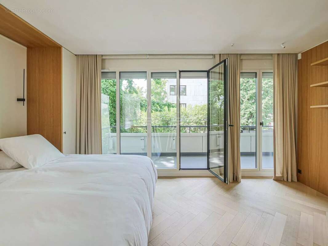 Appartement à NEUILLY-SUR-SEINE