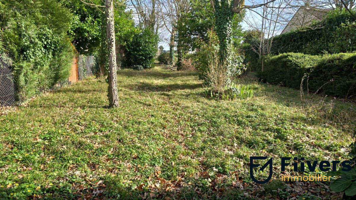 Terrain à MEZIERES-SUR-SEINE
