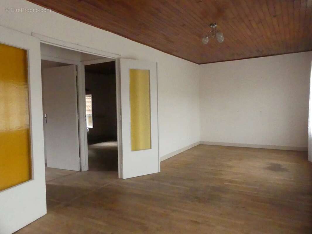 Appartement à SAINT-SYMPHORIEN-DE-MARMAGNE