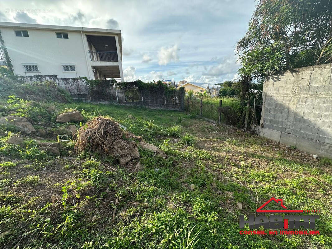 Terrain à LE VAUCLIN