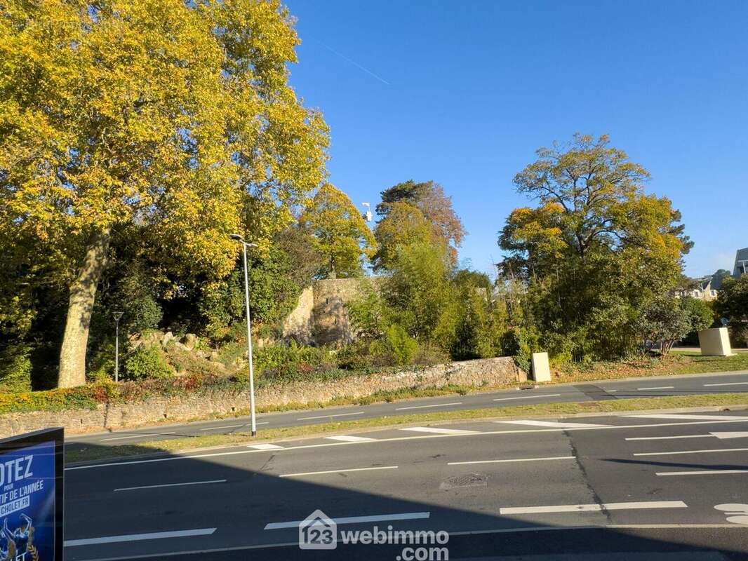 Ce studio est très proche des lignes de Bus, des Halles, du Lycée Ste Marie et de la place Travot. - Appartement à CHOLET